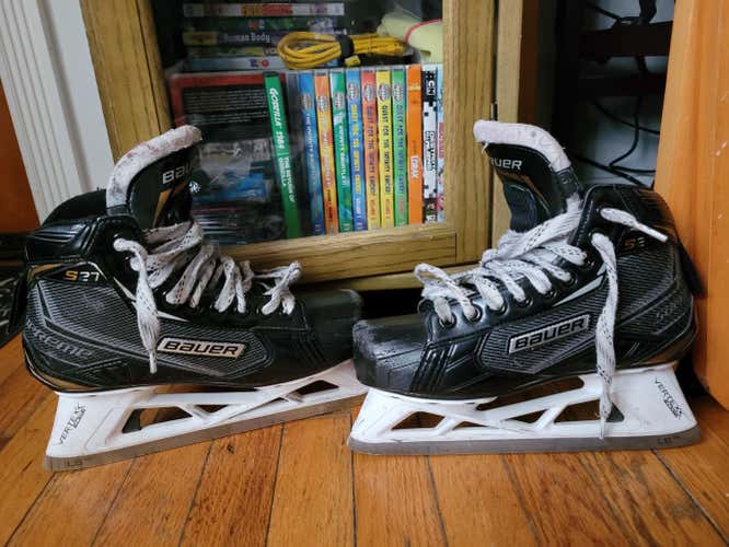 Used Junior Bauer Supreme S27 Hockey Goalie Skates Regular Width Size 4