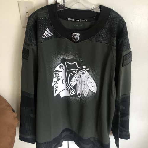 Chicago Blackhawks Adidas Men’s Salute To Service NHL Jersey 54