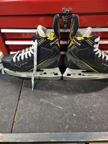 Used Junior CCM Tacks 5092 Hockey Skates Regular Width Size 5.5