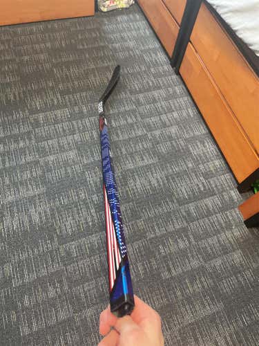 Intermediate Right Handed Supreme Ultra Sonic Toe Pattern Hockey Stick
