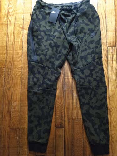 New Men's Adult Medium Nike joggers