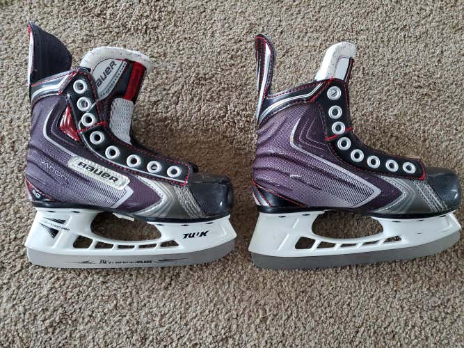 Used Youth Bauer Vapor X60 Hockey Skates Regular Width Size 11