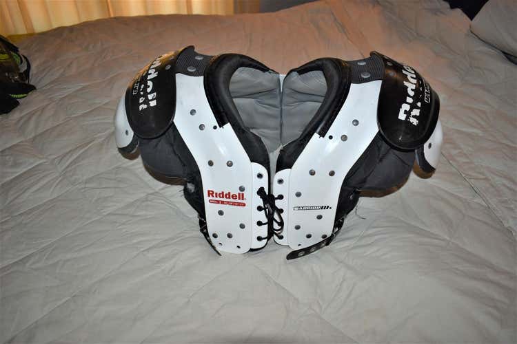 Riddell Warrior IIIx Football Shoulder Pads, Adult Small (16-17)