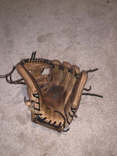 Brown High School/College Infield A2000 11.5" Baseball Glove