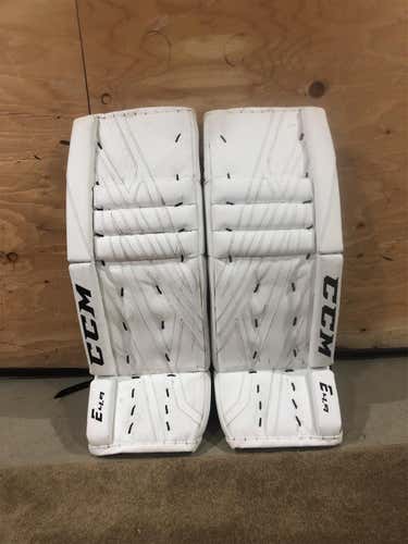 White Intermediate 32" CCM Extreme flex 4.9 Goalie Leg Pads
