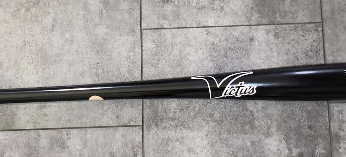 New 32”Victus Maple Wood (-3) 29 oz Bat Black/White