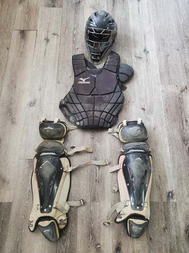 Used Adult Mizuno Samurai Catcher's Set 15"