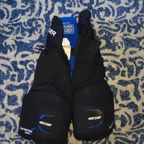 Black Junior Medium Bauer Supreme 1.8  Hockey Pants