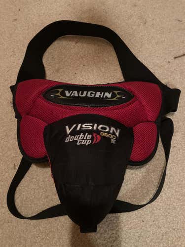 Vaughn Vision 9500 Intermediate Goalie Cup