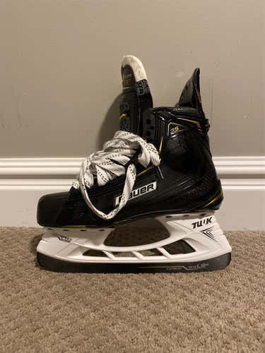 Senior Bauer Supreme 2S Pro Regular Width Size 7.5 Hockey Skates