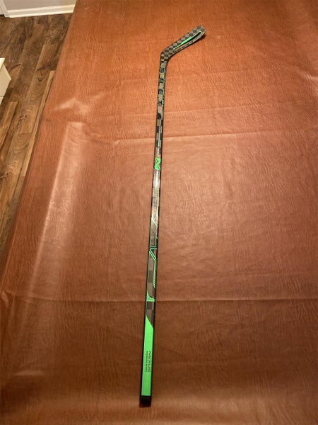 Senior Right Handed Nexus ADV Heel Pattern Hockey Stick