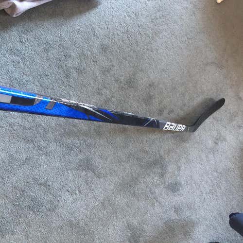 Senior Left Hand Vapor FlyLite Mid Pattern Pro Stock Hockey Stick