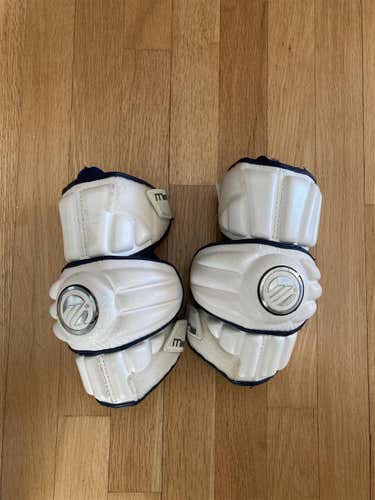 Used Medium Maverik M4 Arm Pads