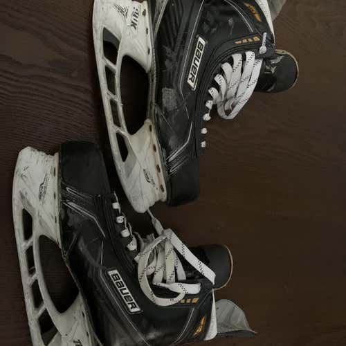 Senior Bauer Supreme MX3 Regular Width  Size 8.5 Hockey Skates