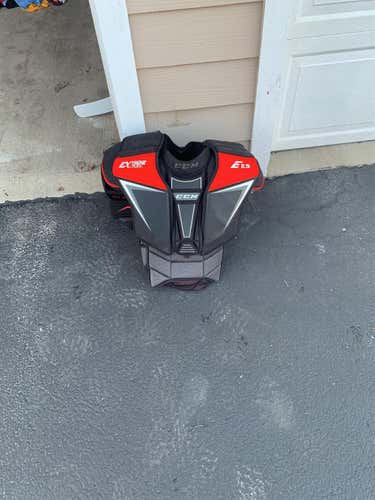 Senior Medium CCM Extreme Flex Shield E2.9 Goalie Chest Protector