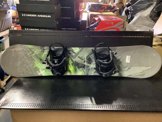 Used Lamar Bender 133 Cm Snowboard Boys Combo
