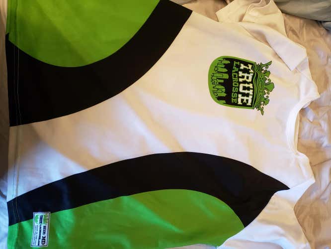 White Used Men's Adult Medium Other Shirt