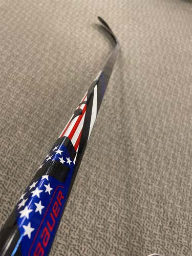 Senior Right Handed Vapor FlyLite P92M 87 Pattern Hockey Stick