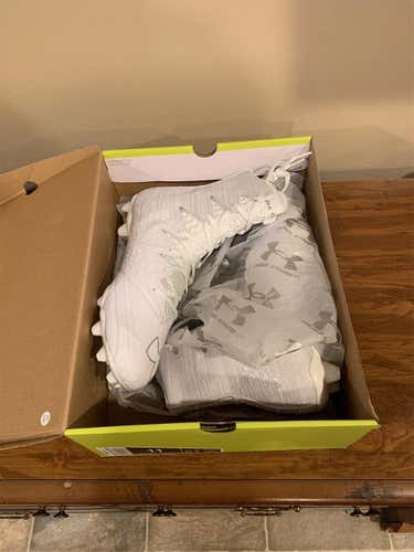 Brand New UA Highlight Cleats ( 11M)- All White