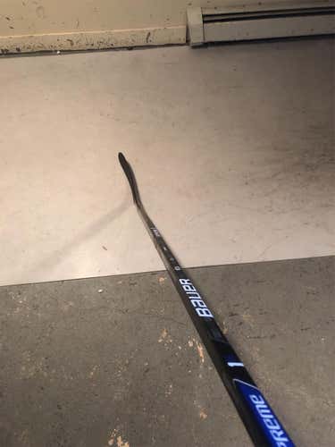 Senior Right Handed Supreme 1S Mid Pattern Pro Stock Hockey Stick