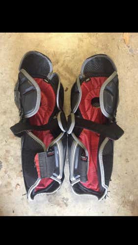 Senior CCM JetSpeed FT390 Shin Pads