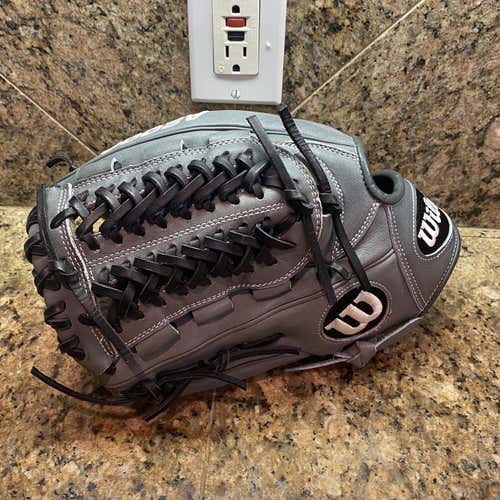 Wilson A2000 D33 11.75" Baseball Glove