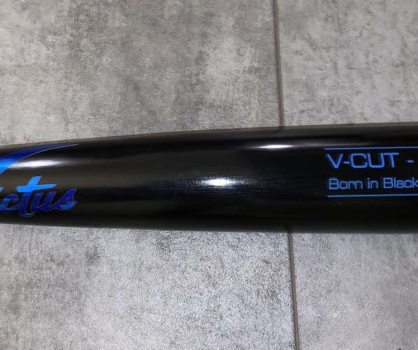 New Victus Maple Wood (-3) 29 oz 32" Bat Blue/Black