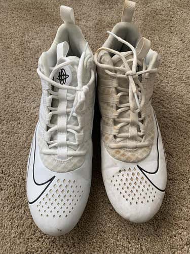 White Men's Molded Cleats Low Cut