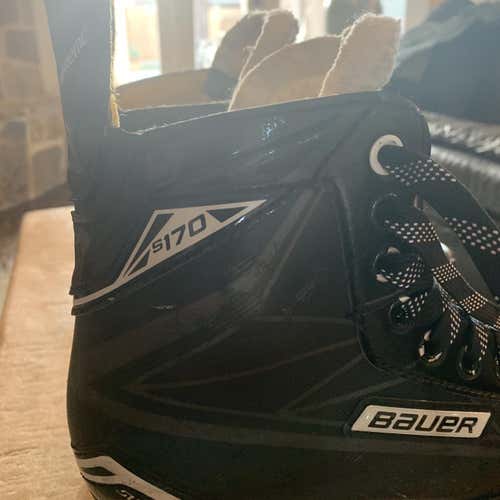 Junior Bauer Supreme 170 Regular Width  Size 5.5 Hockey Skates
