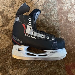 Youth Easton Size 4 Hockey Skates