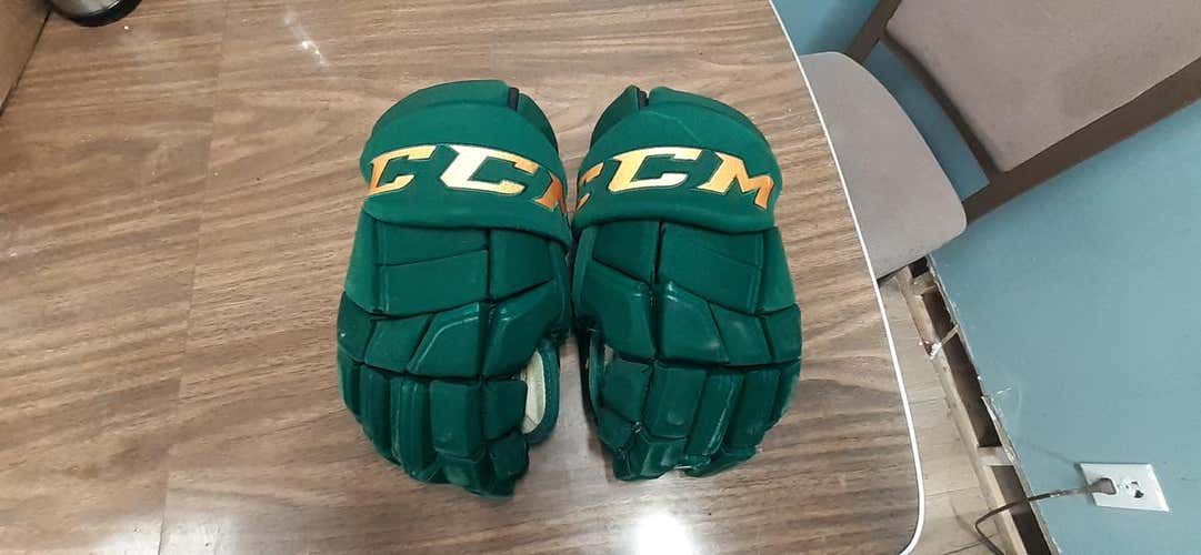 Vermont CCM HGQL Gloves 14" Pro Stock w/Practice Jersey (XXL, Game Socks (L)