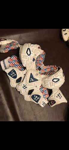 Lacrosse Adjustable Medium Warrior Shoulder Pads