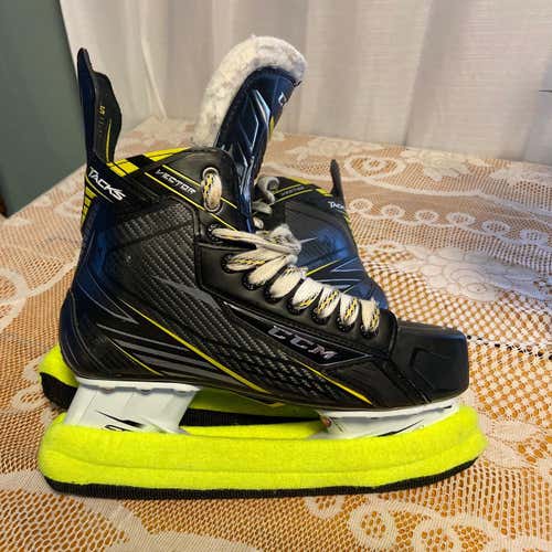 Senior CCM Tacks Regular Width Size 10 Hockey Skates
