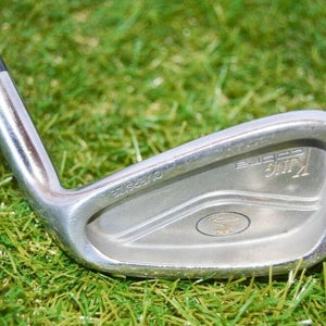 King Cobra 	Oversize 	9 Iron 	Right Handed 	36"	Graphite 	Regular 	New Grip