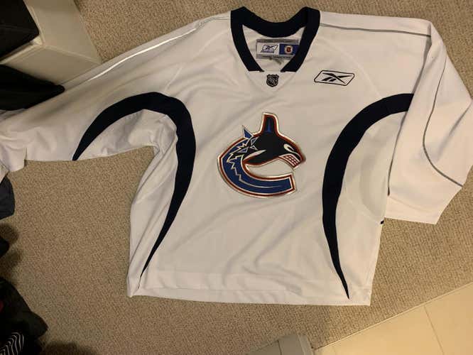 Vancouver Canucks White XXL Reebok Practice Jersey