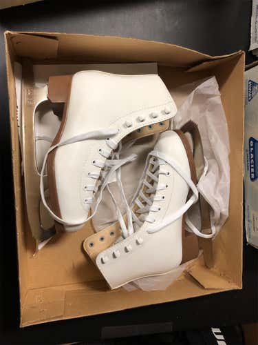 White New Jackson Size 4 Figure Skates