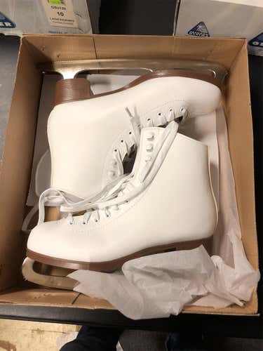 White New Jackson Size 8 Figure Skates