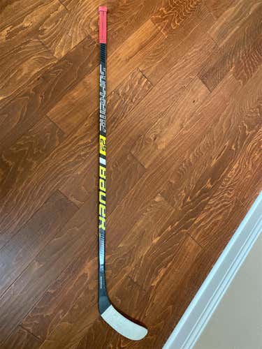 Senior Right Handed Supreme 2S Team  Pro Stock Hockey Stick