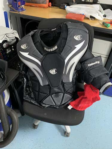 Used Senior XL Vaughn V4 7600 Goalie Chest Protector Pro Stock