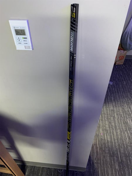 Senior Right Handed Supreme 2S Pro Toe Pattern Hockey Stick