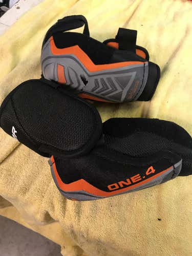 Large Bauer Supreme One.4 Elbow Pads