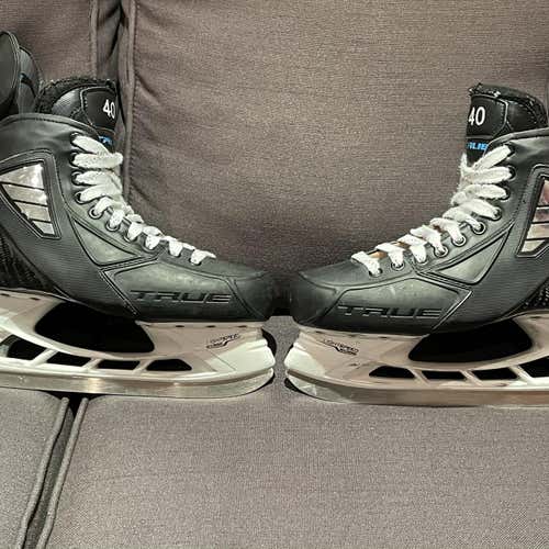 True Pro Custom Hockey Skates Regular Width Pro Stock Size 8