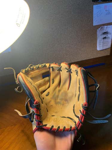 Used Right Hand Throw A2000  Baseball Glove