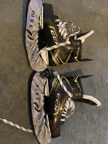 Almost new Senior CCM Super Tacks AS3 Hockey Skates Regular Width Size 6.5