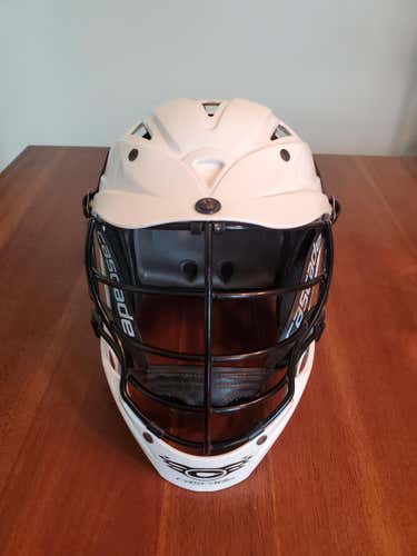 White Used Adult Cascade CPX-R Helmet