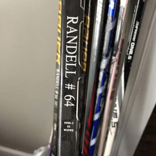 Senior Right Handed Supreme 1S Mid Pattern Pro Stock Hockey Stick
