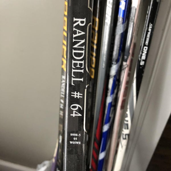 Senior Right Handed Supreme 1S Mid Pattern Pro Stock Hockey Stick