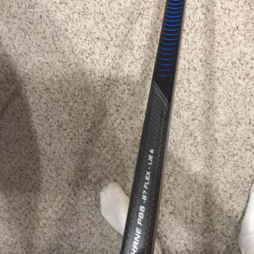 Senior Right Handed Nexus 8000 Hockey Stick