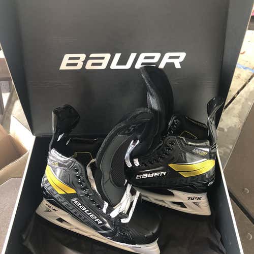 Senior Bauer Supreme ultrasonic Regular Width Pro Stock Size 7.5 Hockey Skates