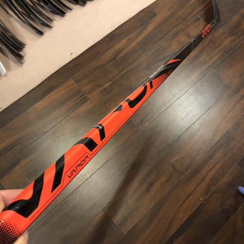 New RH Bauer Vapor 2x Team P28 Hockey Stick 70 Flex